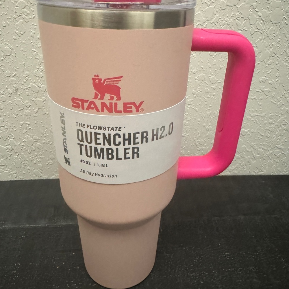 Stanley Quencher H2.0 Tumbler with Pink and Tan